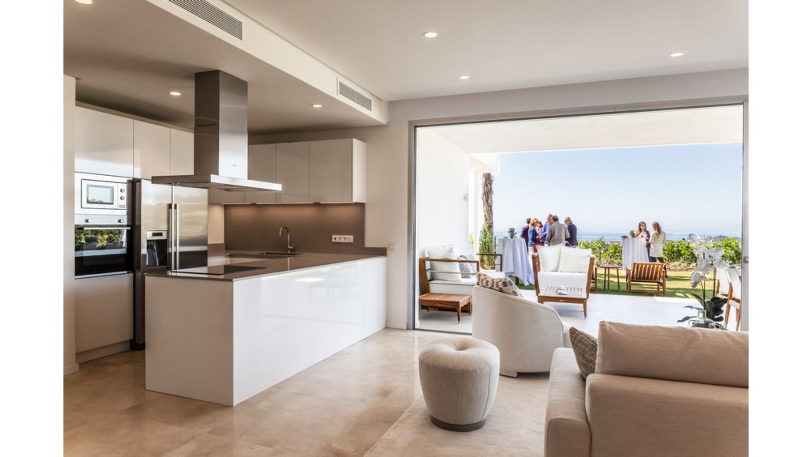 02 modern luxury kitchen ocean view